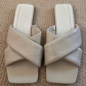 Zara Women's Square Toe Flat Strappy Sandals Beige Gray White: Size 8.5 / EUR 39